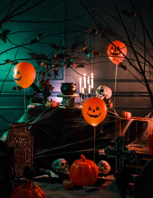Mise en situation des ballons LED citrouille pour Halloween