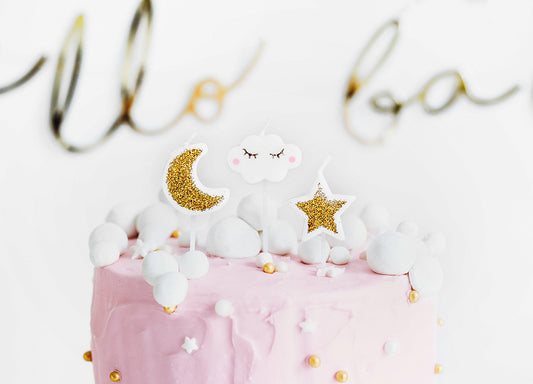 Détail de la lune du nuage et de l'étoile des 5 bougies d'anniversaire constellation blanc et doré