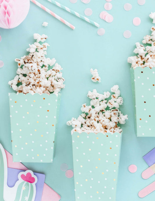 6 mintunvihreää pahvista popcorn-rasiaa valkoisilla ja kultaisilla palloilla