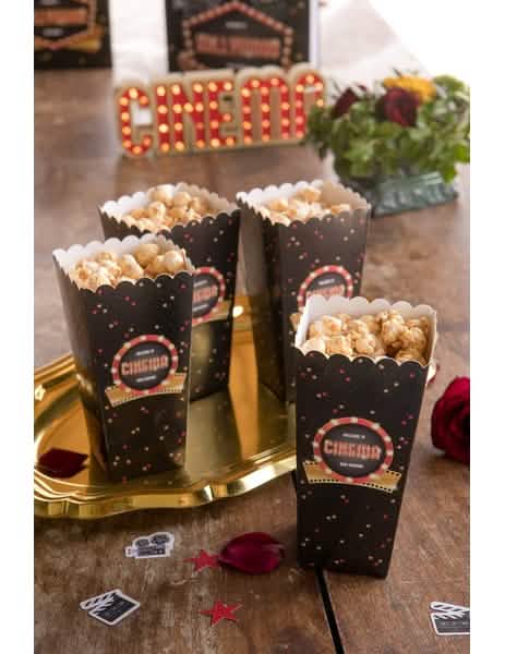 Pahviset Hollywood-popcorn-tötteröt käytössä