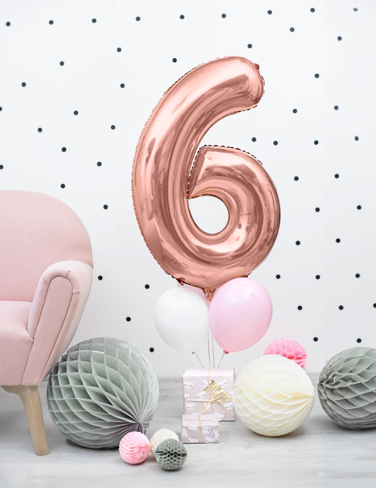 Numero 6 alumiinipallon numero juhlaan ruusukulta