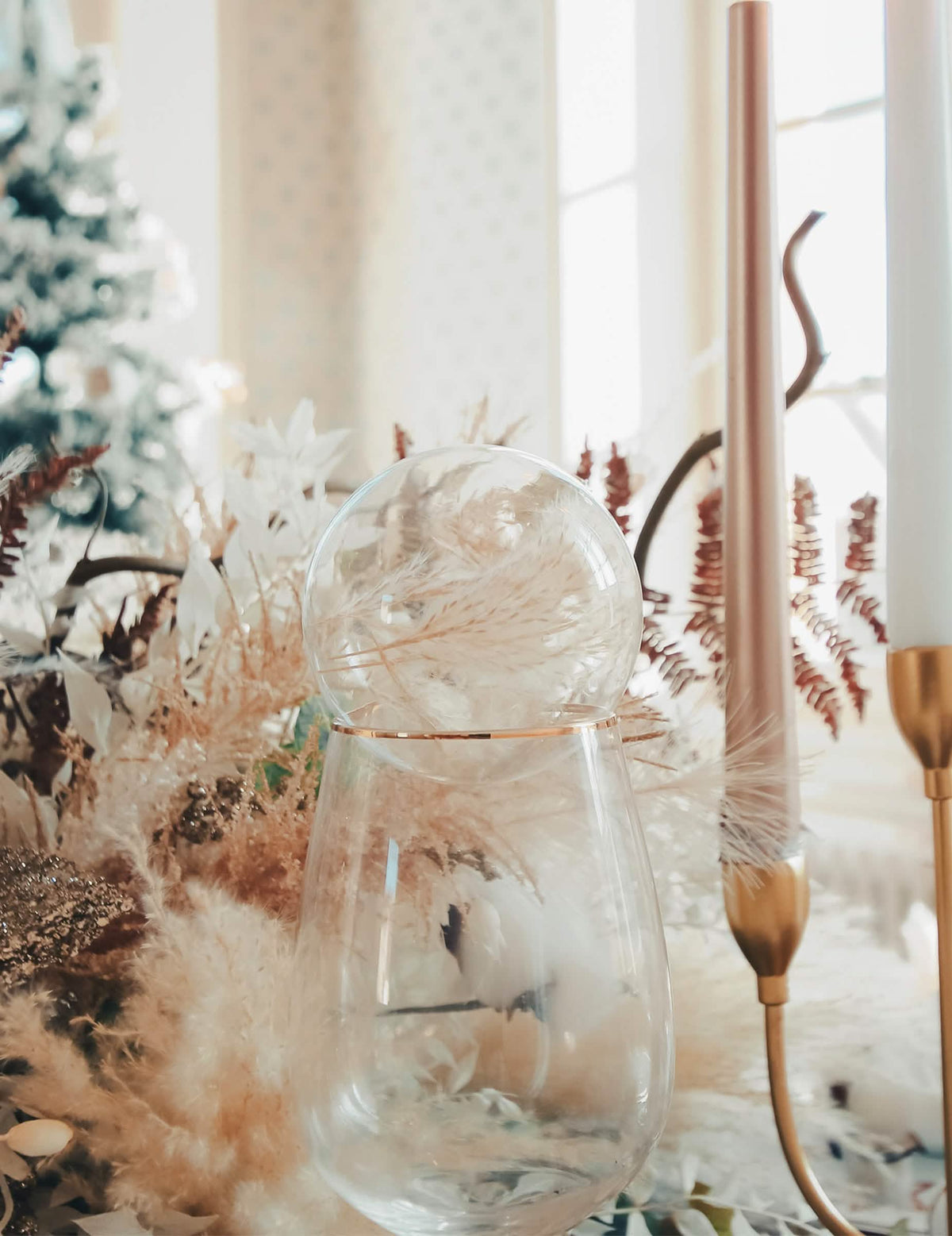 Mise en scène de la boule de noël personnalisable pour décoration transparente à suspendre