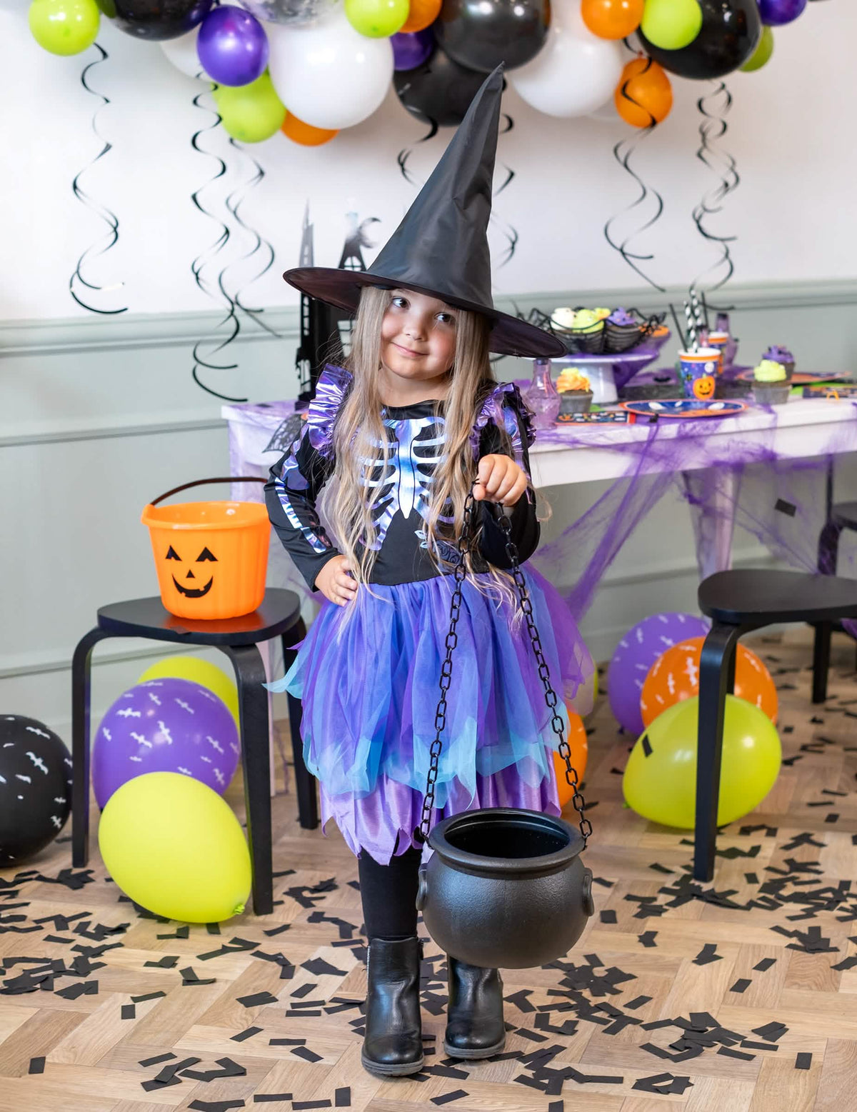 Noidan kattilan lavastus halloweenia varten
