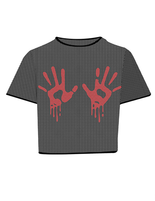 Musta verkkokankainen crop top verisillä käsillä aikuinen