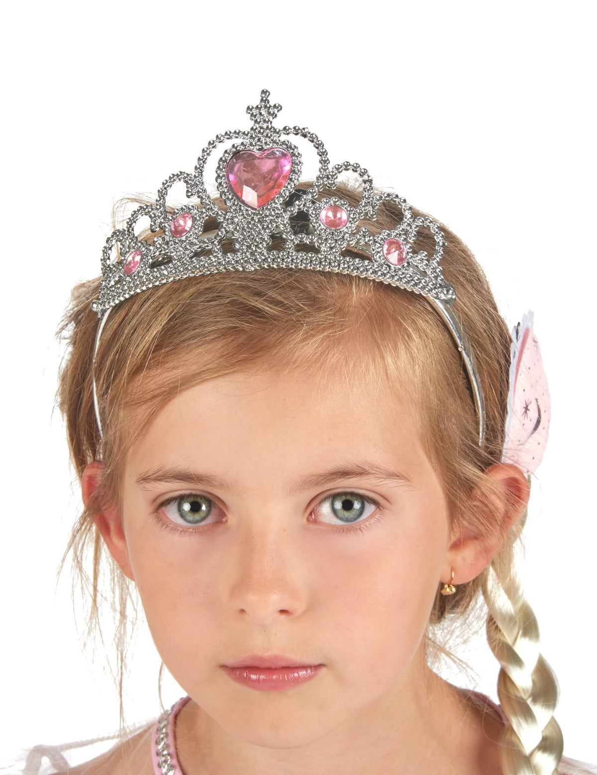Lähikuva prinsessan asun ja asusteiden tiaarasta