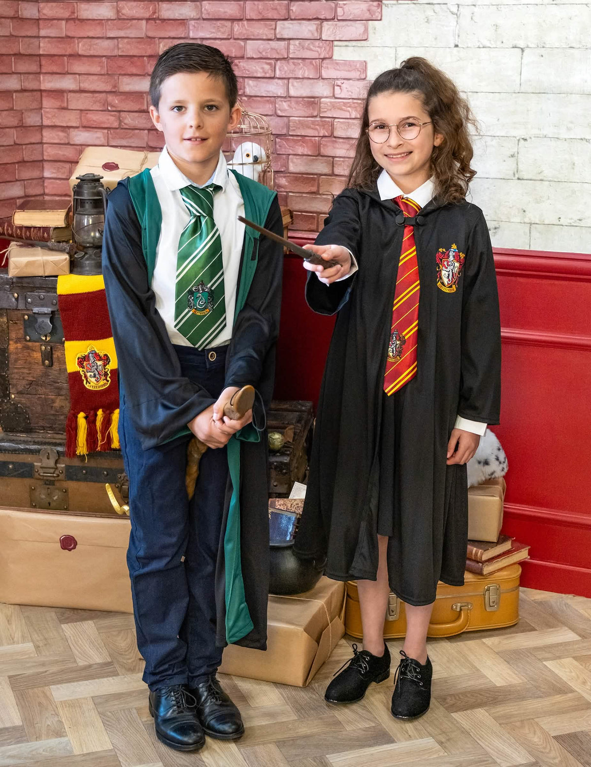 Parivaatoskohtaus luksus Gryffindor Harry Potter -velhokaavussa kahdelle