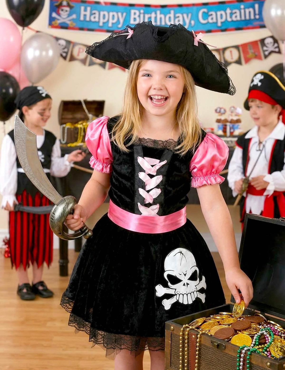 Tyttöjen girly-merirosvupuvun käyttöönotto