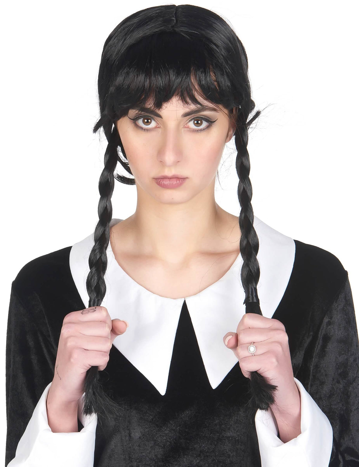 Gothic-schoolgirl asusteet naisille musta, jossa on letitetty peruukki ja valkoinen kaulus