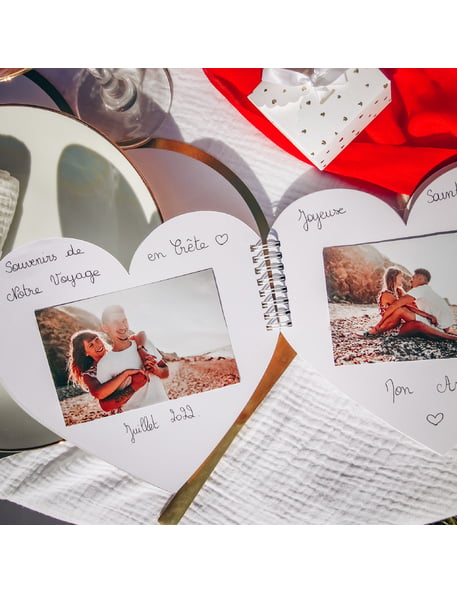 Vue des pages intérieures avec photos du livre d'or forme cœur l'amour pour mariage