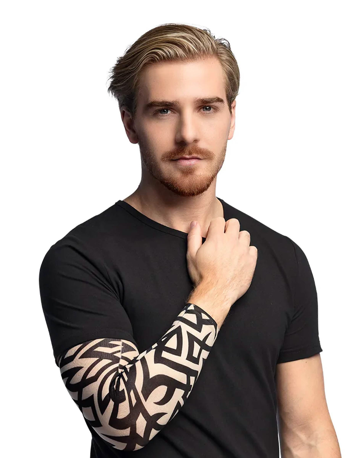 Hihan ylösnostettu tribal-tatuoinnit