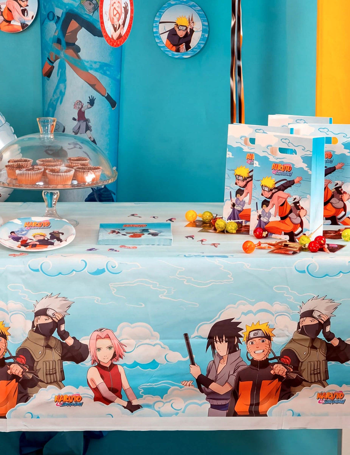 Kierrätettävä Naruto Shippuden™ paperipöytäliina 136 x 228 cm