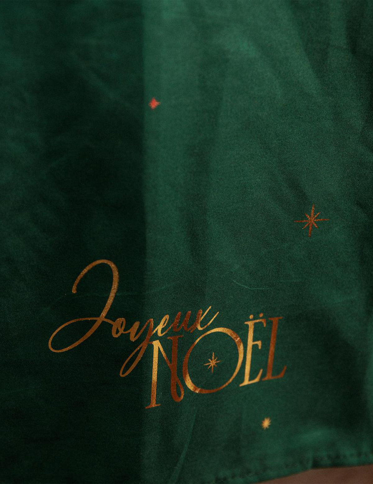 Havunvihreä ja kultainen Joyeux Noël -kangaspöytäliina 140 x 240 cm