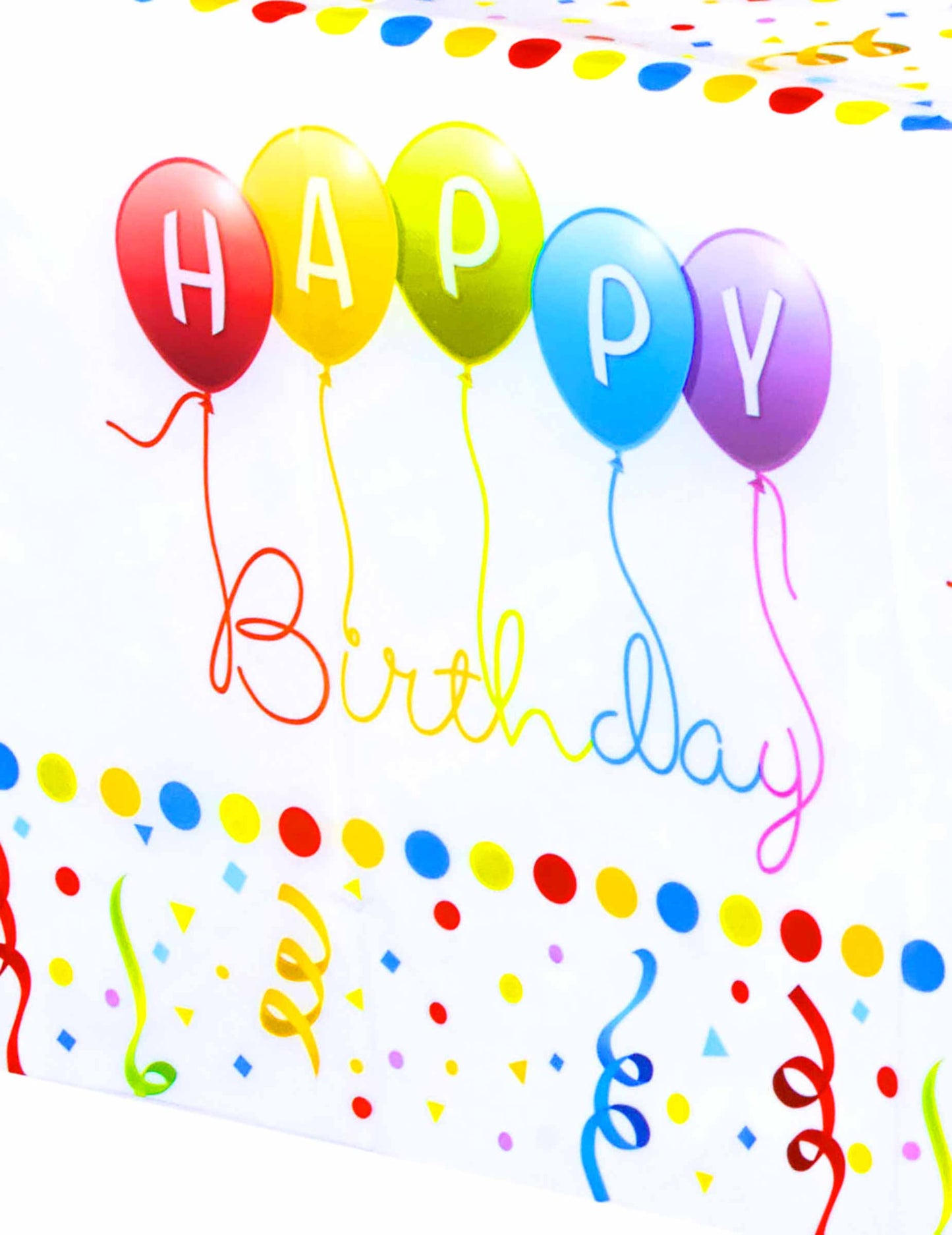 Gros plan sur l'imprimé ballons et confettis de la nappe plastique Happy Birthday