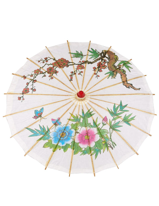 Vue de dessus de l'ombrelle chinoise blanche à motifs de fleurs et papillons