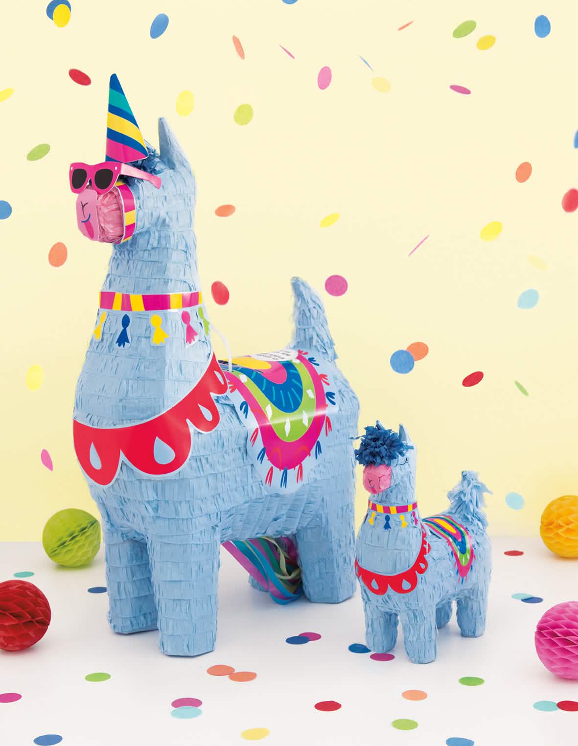 Duo pienellä laama-piñata-mallilla juhliin