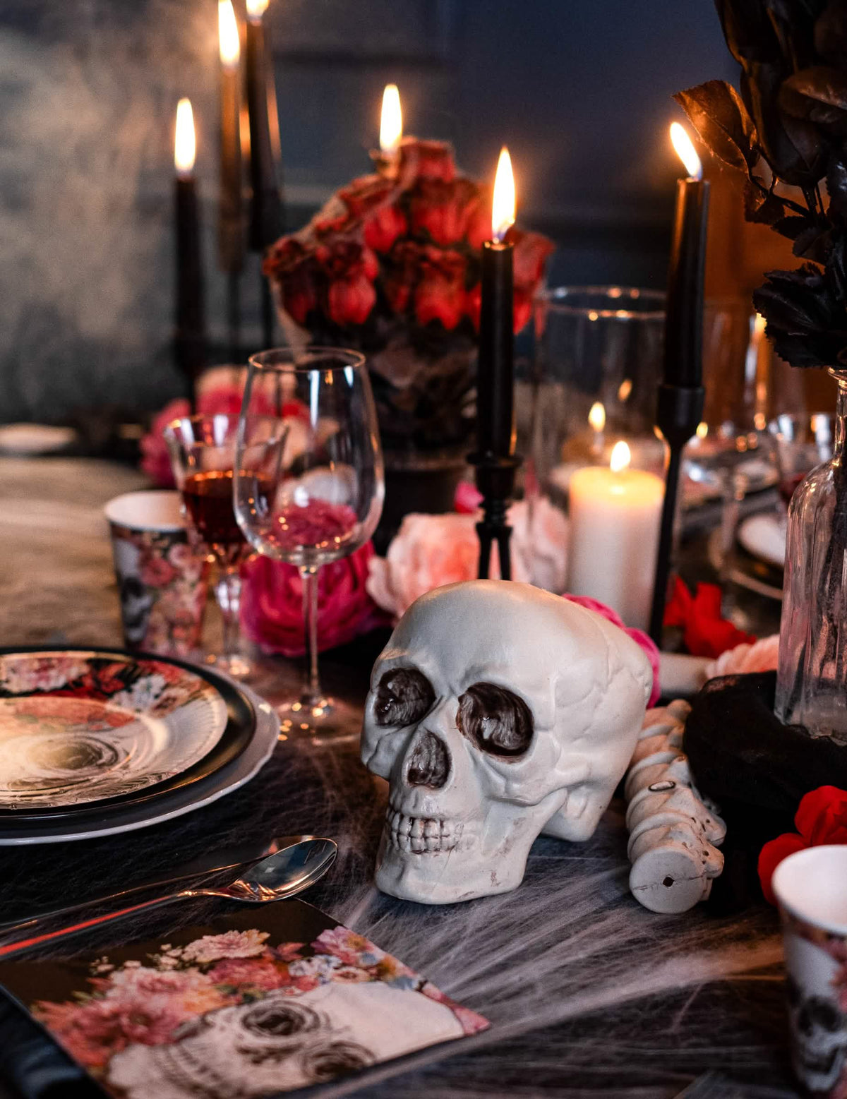 Kallon ja selkärangan yksityiskohdat pöydällä Luupussi 12-osainen halloween