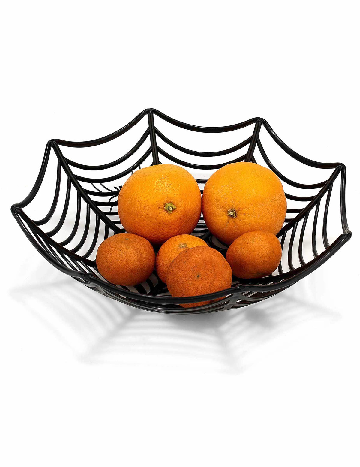Asetelma hedelmät ja vihannekset kulhosta, hämähäkinseitti Halloweenia varten