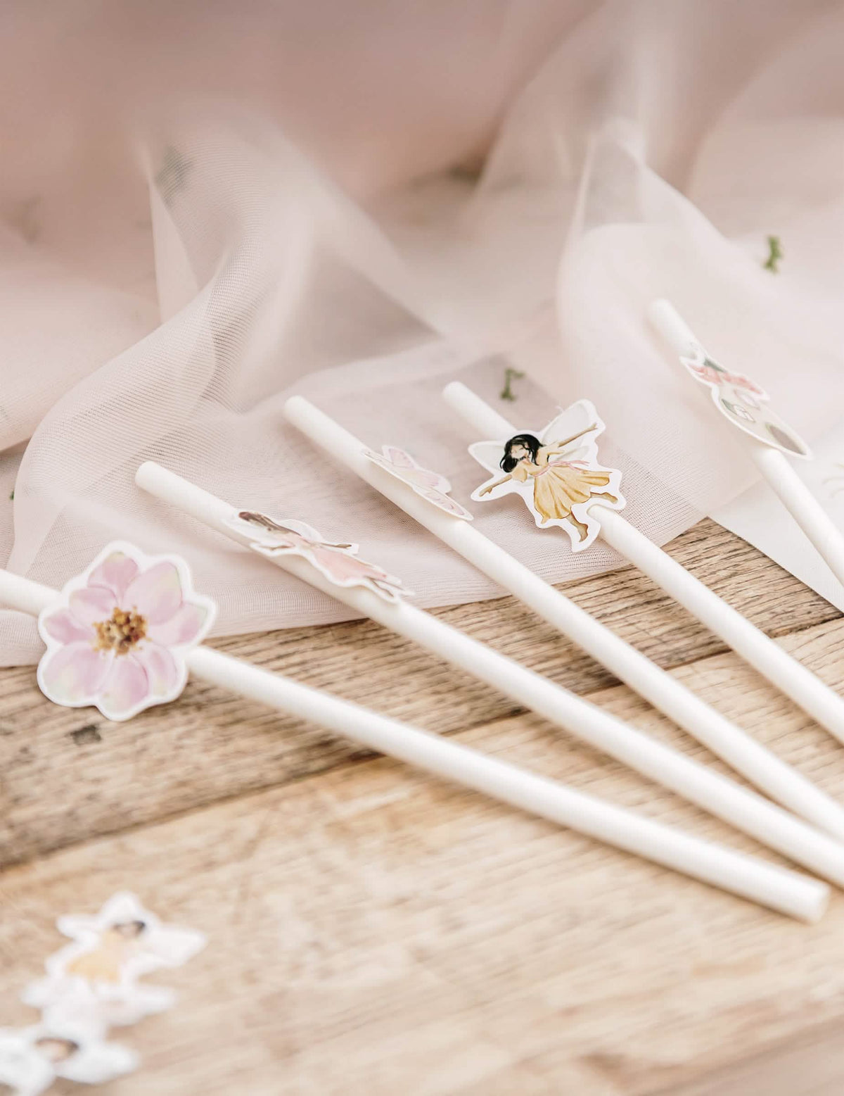 Pailles en papier fée pour anniversaire enfant blanc et rose pastel