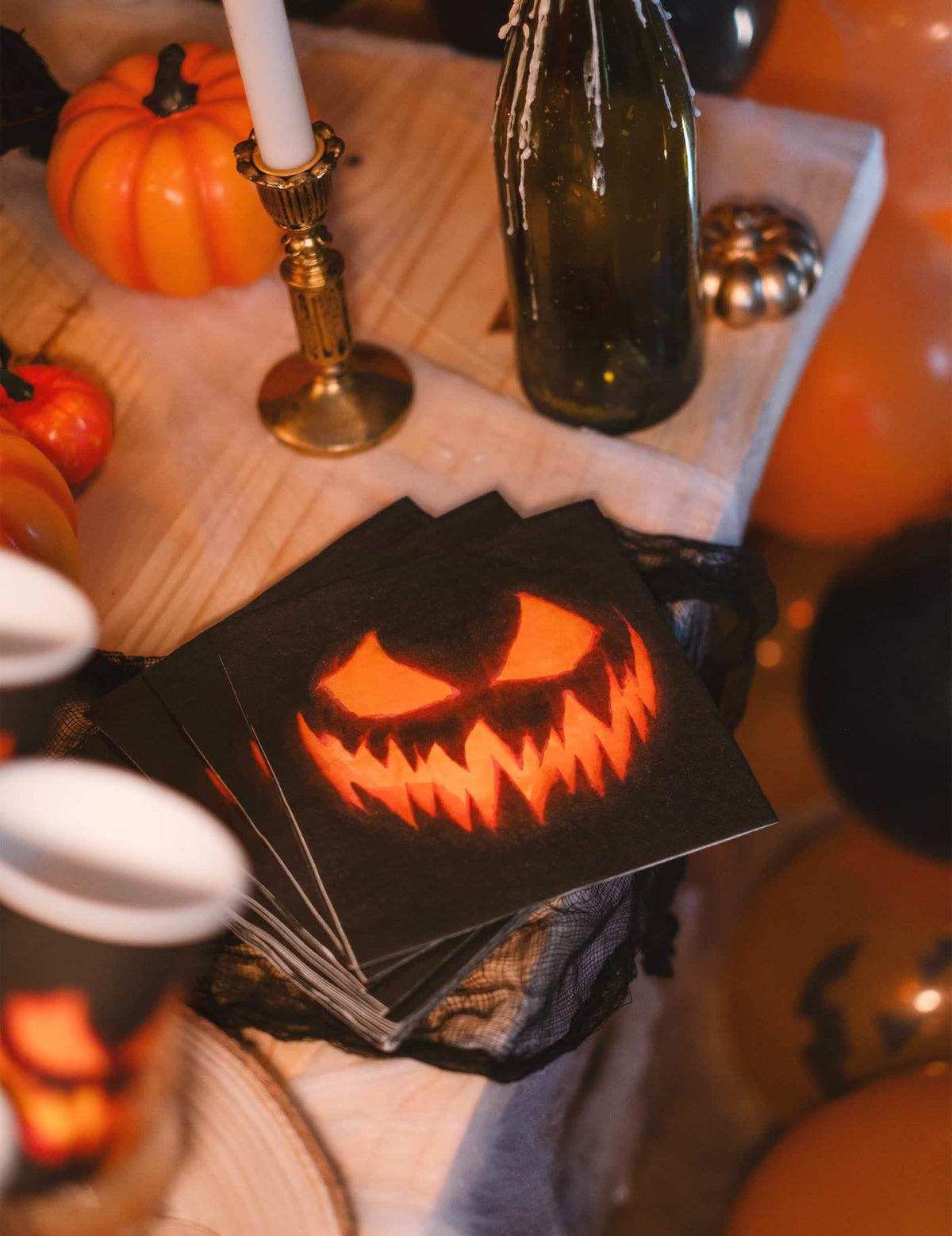 Halloween-juhlien lavastus pelottavat kurpitsat servetit