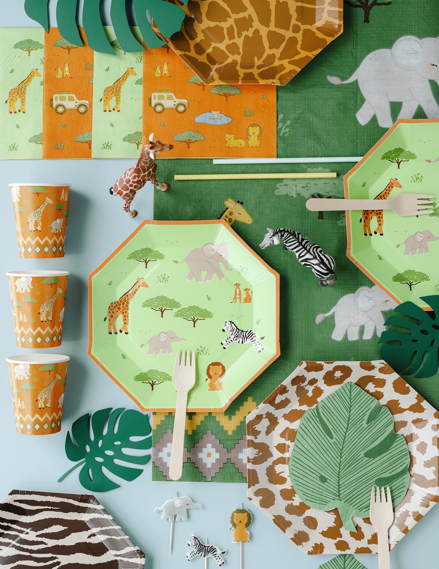 12 vihreää monstera-lehden muotoista paperilautasliinaa 29,1 x 36 cm