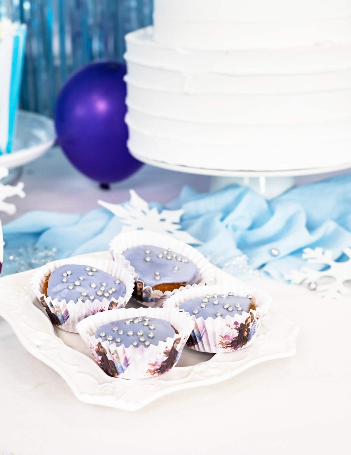 Paperiset cupcake-vuoat Frozenista tilanteessa