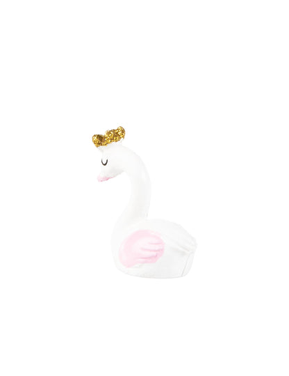 Vue de profil de la figurine en résine cygne pour baby shower