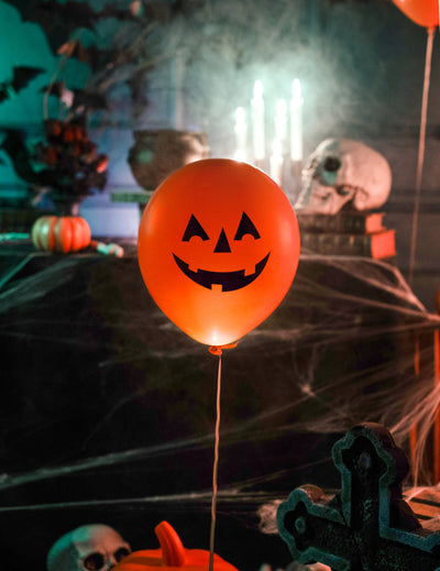 4 Halloween kurpitsa-ilmapalloa LED 27,5 cm
