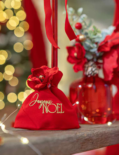 4 kpl Joyeux Noël -lahjapusseja punainen sametti ja kulta 9,5 x 11,5 cm