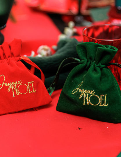 4 kpl Joyeux Noël -lahjapusseja punainen sametti ja kulta 9,5 x 11,5 cm