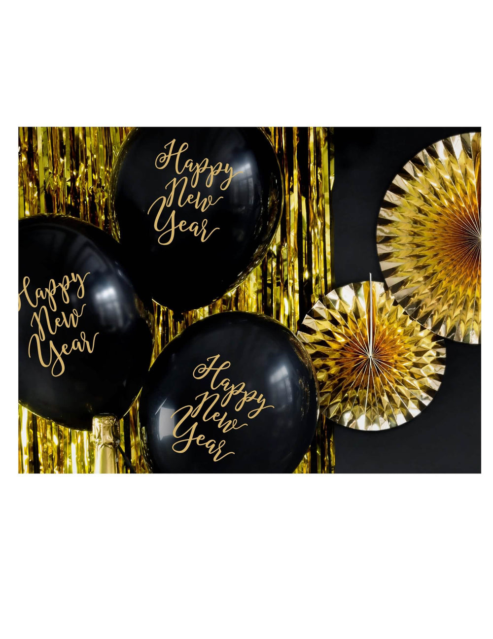 Mise en situation des Ballons latex Happy New Year noir et doré