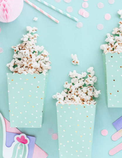 6 mintunvihreää pahvista popcorn-rasiaa valkoisilla ja kultaisilla palloilla