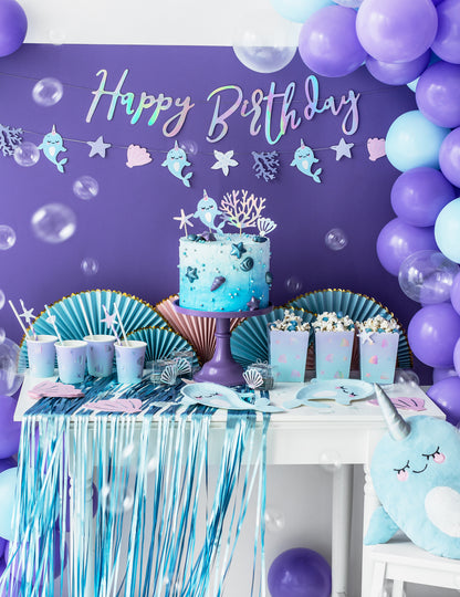 Mise en scène de fête d'anniversaire du gobelet en carton licorne des mers