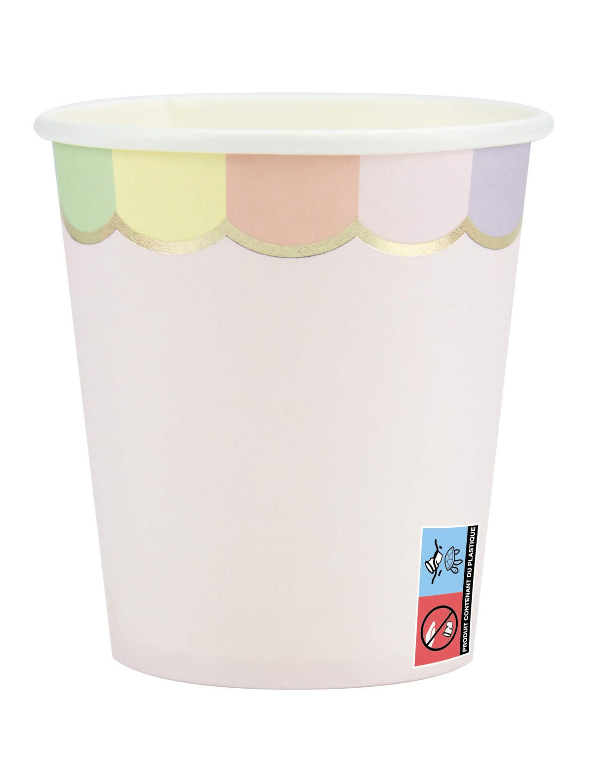 Vue de profil des gobelets en carton festonnés rose pastel avec bords arc-en-ciel