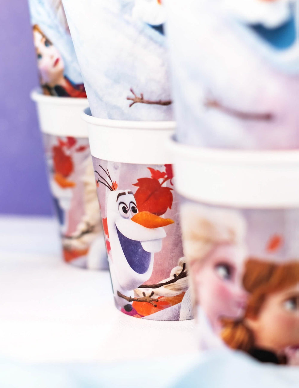 Olaf-hahmon yksityiskohta Frozen 2 -kartonkikipoista