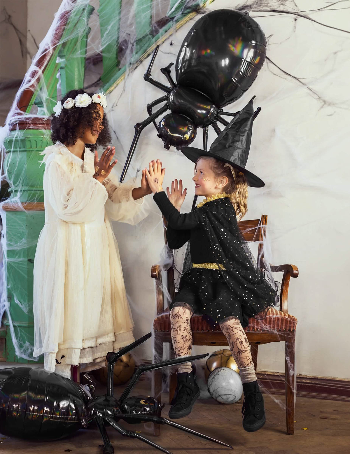 halloween-koristeeseen tarkoitettu metallinhohtoinen musta hämähäkki-alumiinipallo
