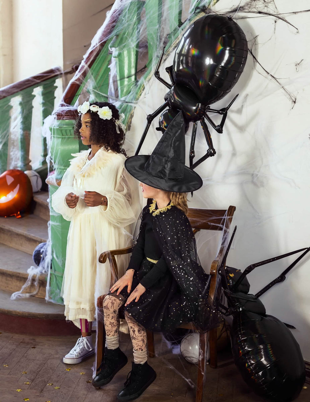 Tilannekuva hämähäkki-alumiinipallosta halloween-koristeluun