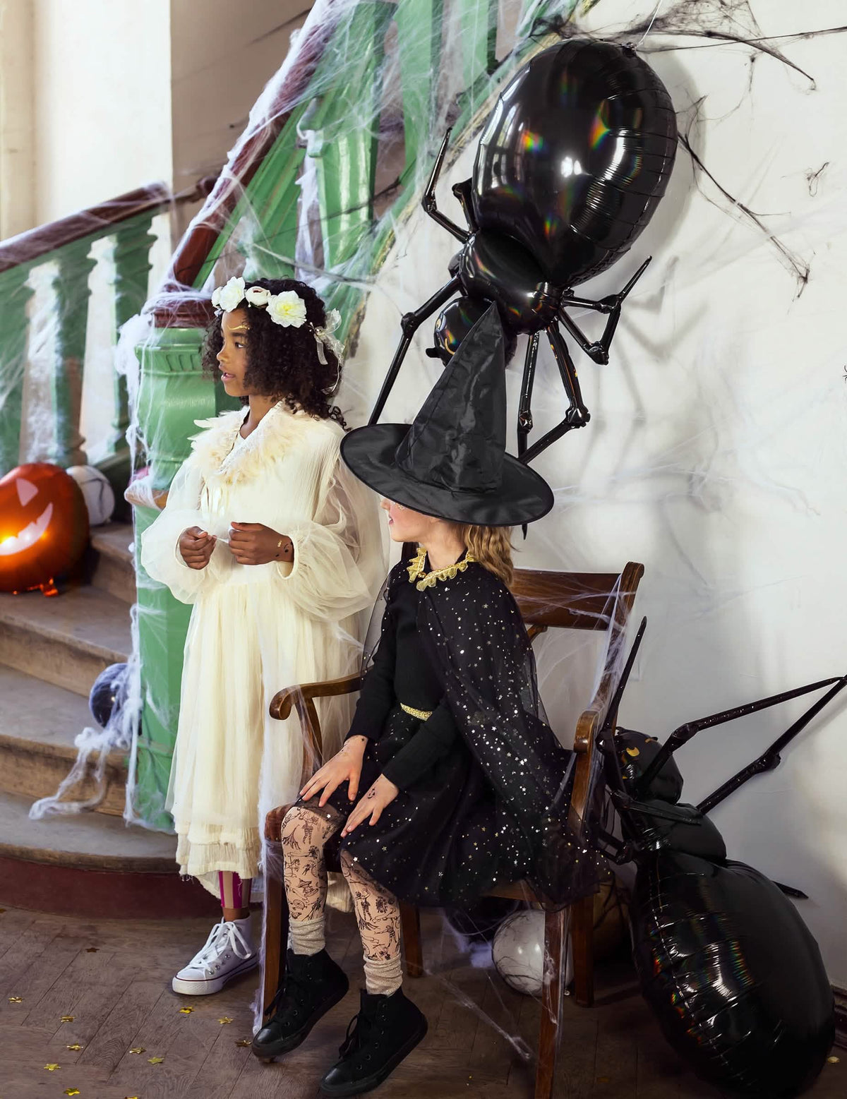 Tilannekuva hämähäkki-alumiinipallosta halloween-koristeluun