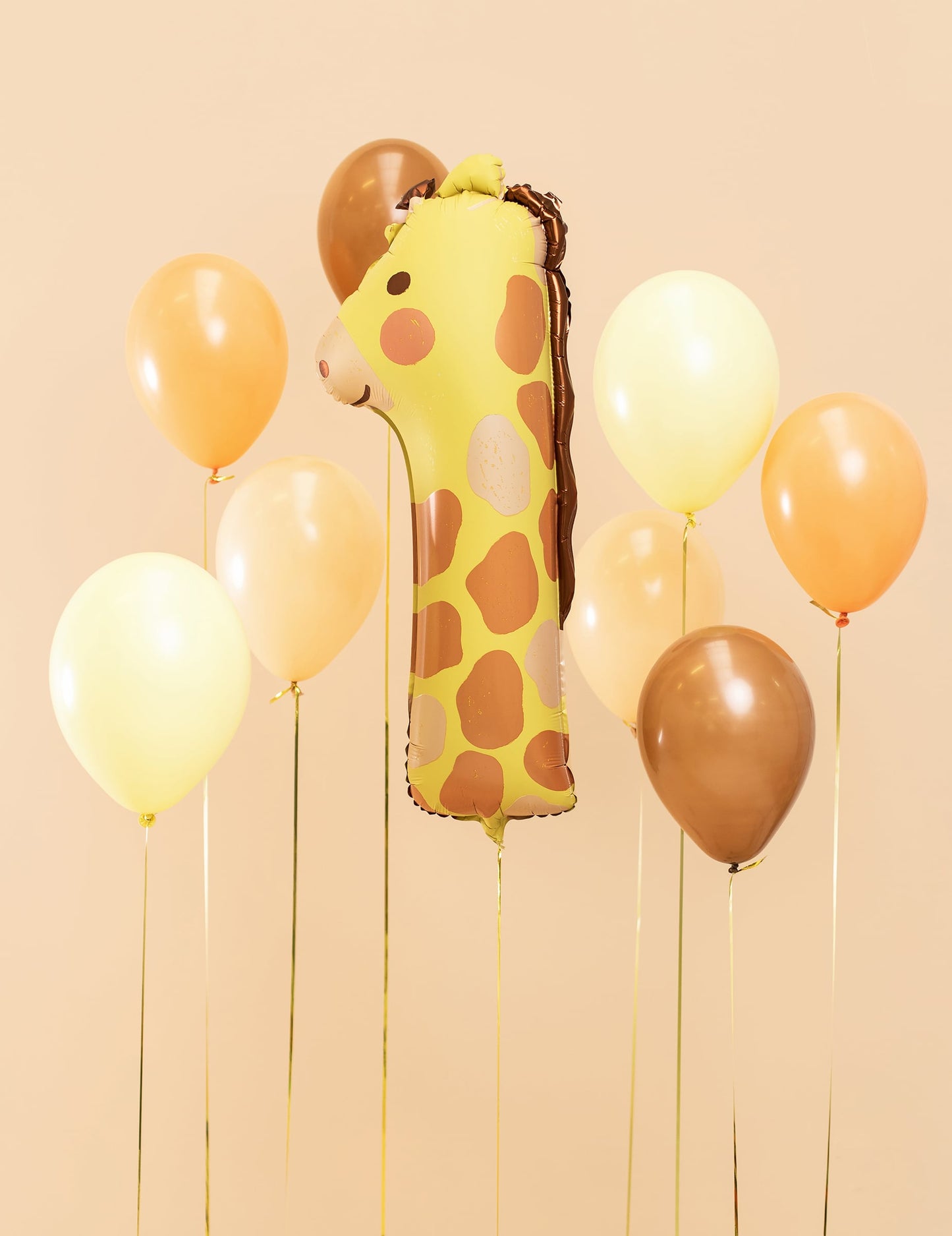 Mise en scène avec d'autres ballons du ballon aluminium girafe chiffre 1