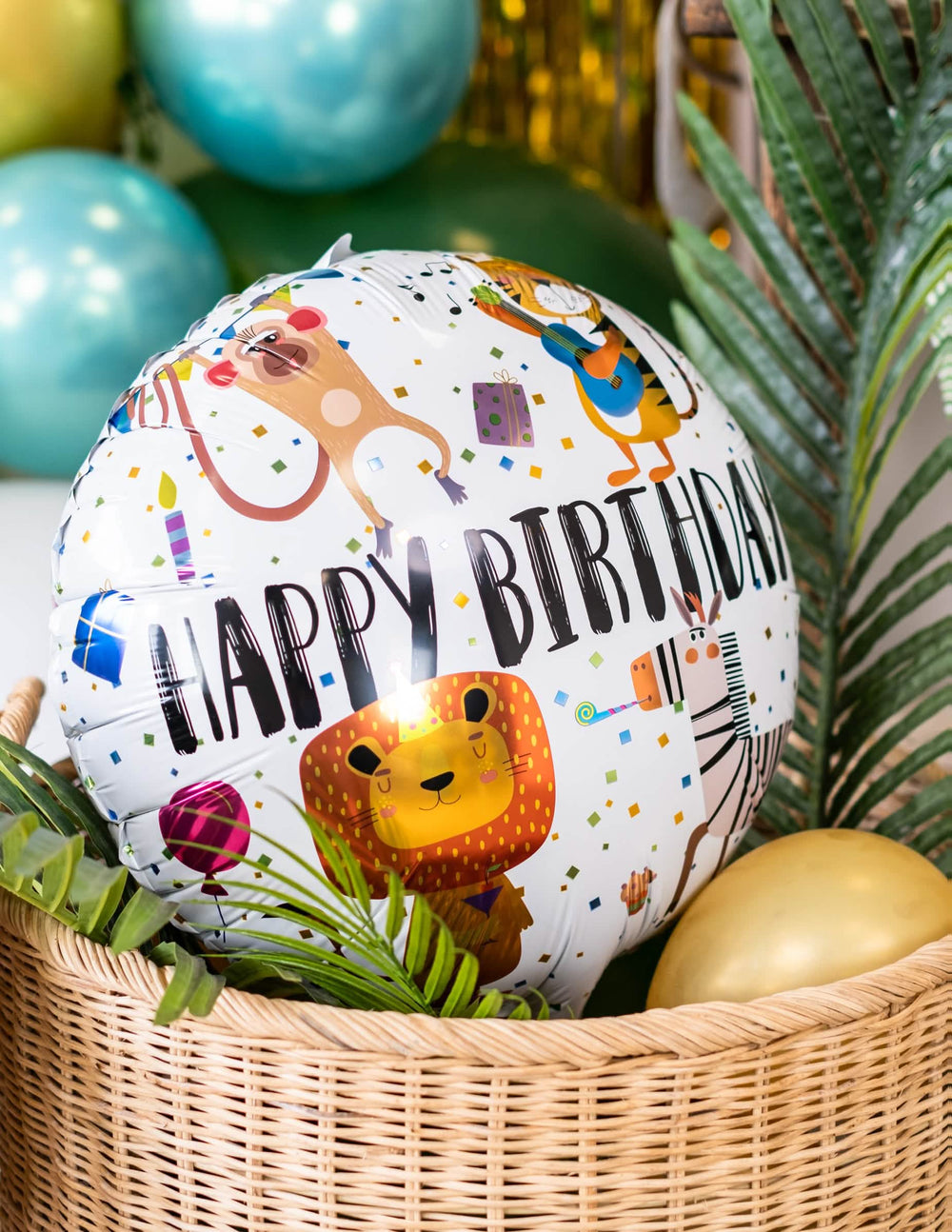 Lähikuva Happy Birthday eläimet -alumiinipallon kuvituksista