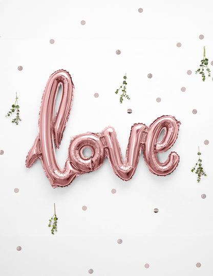 Mise en scène du ballon aluminium Love pour décoration mariage