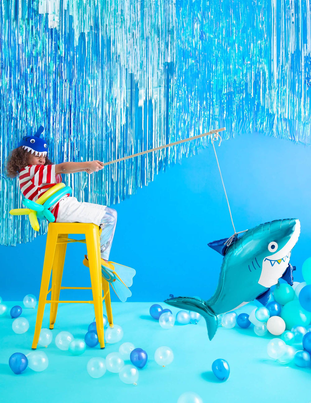 Ballon aluminium requin pour anniversaire océan bleu et blanc