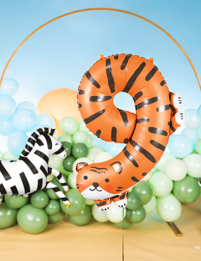 Mise en scène du ballon aluminium tigre chiffre 9