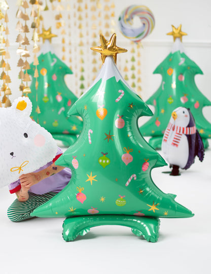Mise en situation festive du ballon géant en aluminium sapin de Noël