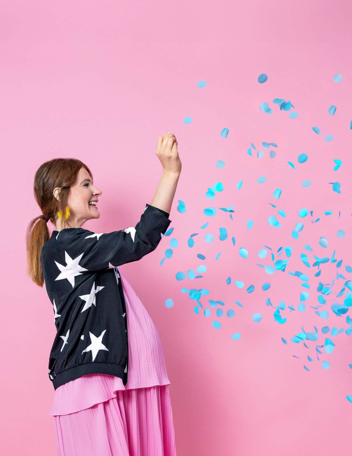 Jet de confettis bleus du ballon géant en latex boy or girl pour baby shower