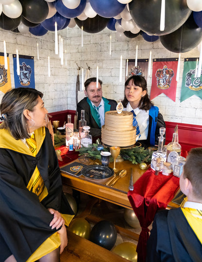 Ambiance de fête d'anniversaire avec la bougie d'anniversaire Harry Potter