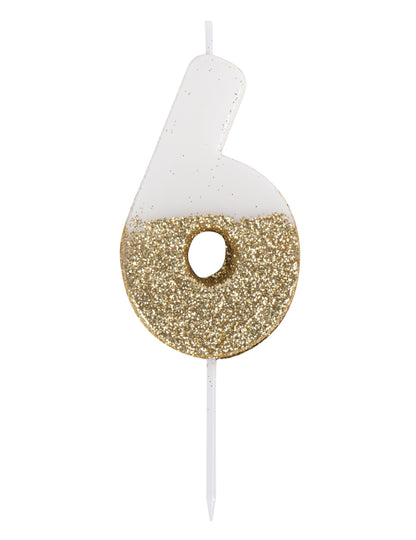 Détail du chiffre 6 de la bougie sur pique chiffre pour anniversaire