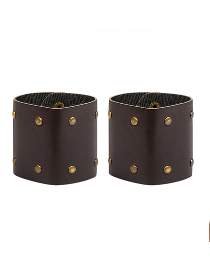 Vue de face de la paire de bracelets de guerrier romain pour adulte