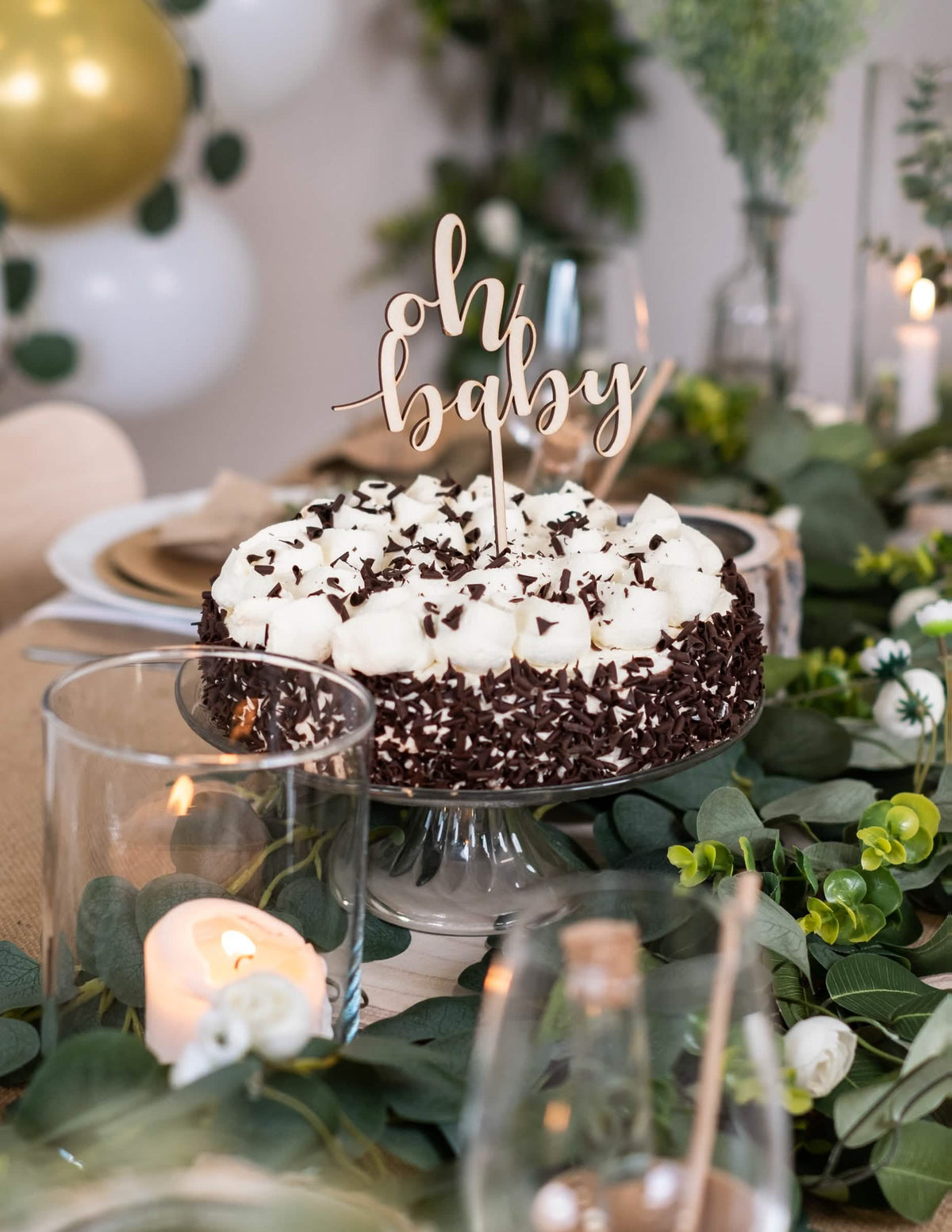 Mise en situation sur un gâteau du cake topper oh baby pour baby shower en bois