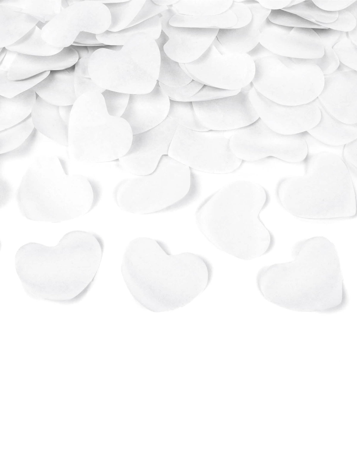 Gros plan sur les confettis du canon à confettis coeurs pour fête