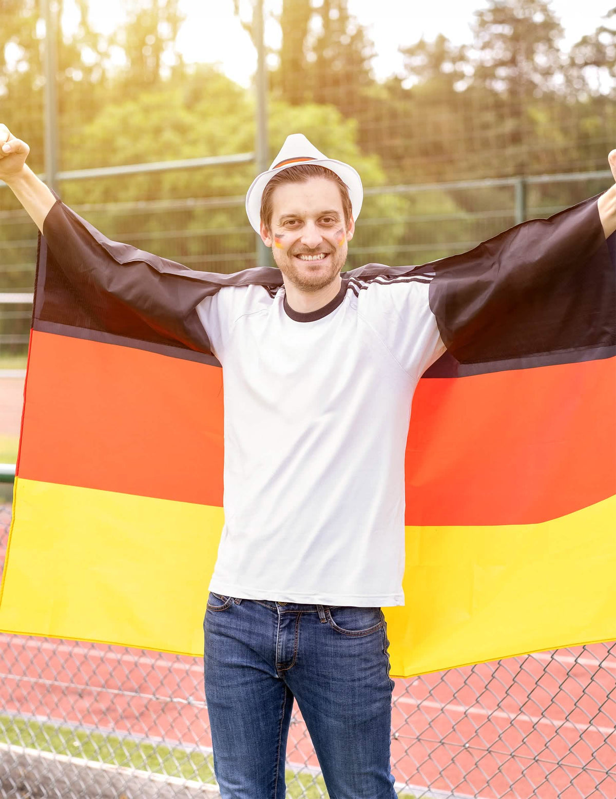 Vue de face de la cape de fan drapeau allemand déployée